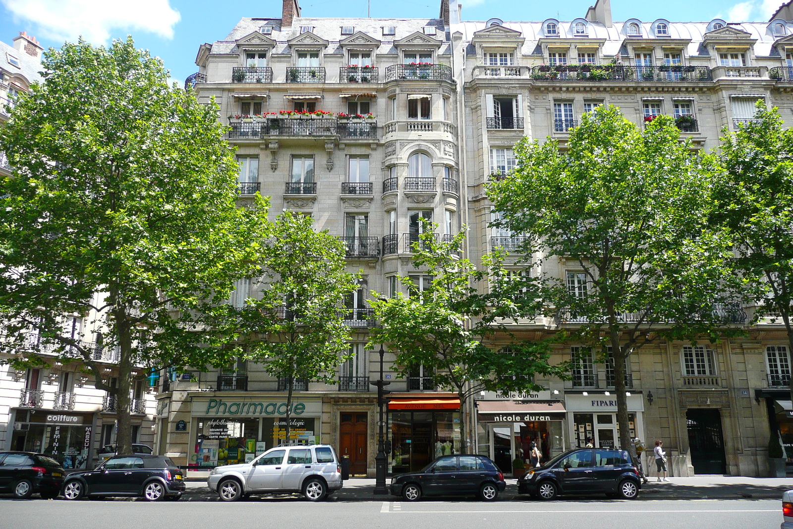รูปถ่าย ฝรั่งเศส(France) ปารีส(Paris) ถนนนีเยล(Avenue Niel) 2007-06 71