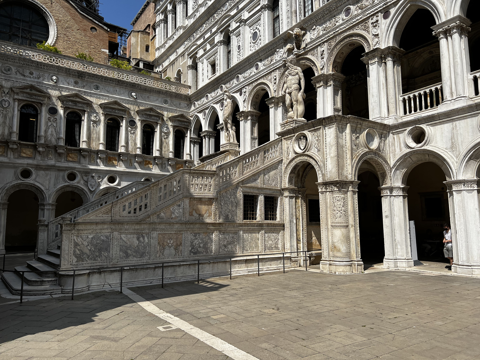 รูปถ่าย อิตาลี(Italy) เวนีส(Venice) พระราชวังดอจ (ปาลัซโซดูกาเล)(Doge's Palace (Palazzo Ducale)) 2022-05 171