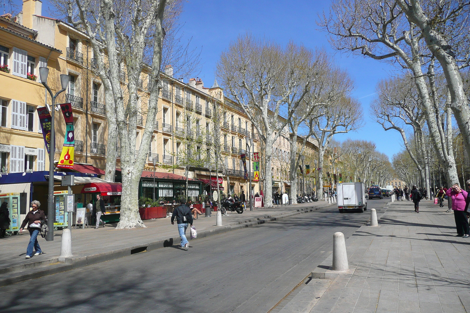 รูปถ่าย ฝรั่งเศส(France) แอ็กซ์-อ็อง-โพรว็องส์(Aix en Provence) ถนนมีราโบ(Cours Mirabeau) 2008-04 0