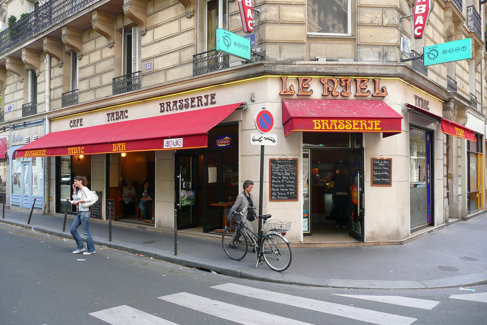 รูปถ่าย ฝรั่งเศส(France) ปารีส(Paris) ถนนนีเยล(Avenue Niel) 2007-06 26