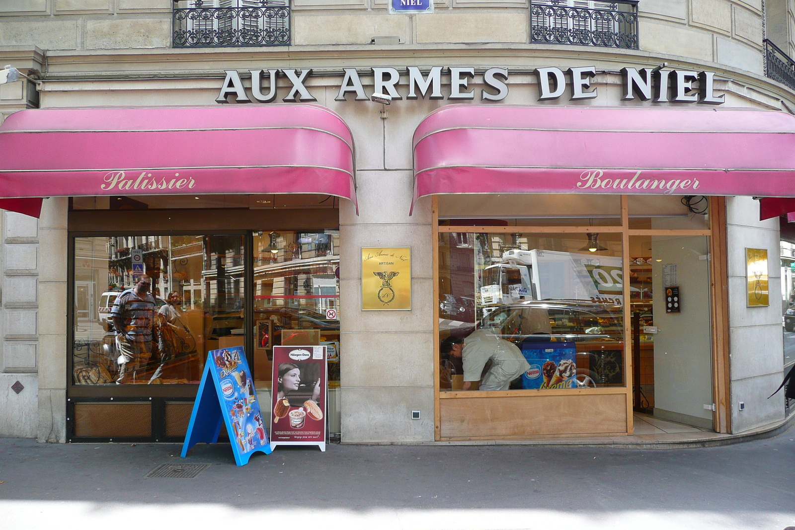 รูปถ่าย ฝรั่งเศส(France) ปารีส(Paris) ถนนนีเยล(Avenue Niel) 2007-06 56