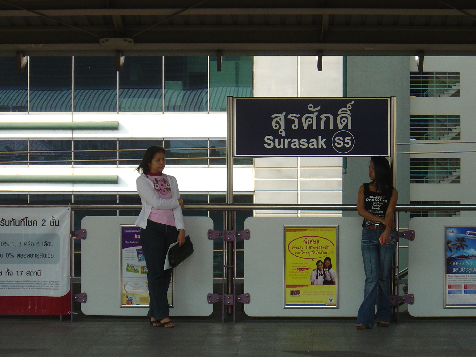 รูปถ่าย ไทย(Thailand) กรุงเทพมหานคร(Bangkok) รถไฟฟ้า(Sky Train) 2004-12 30