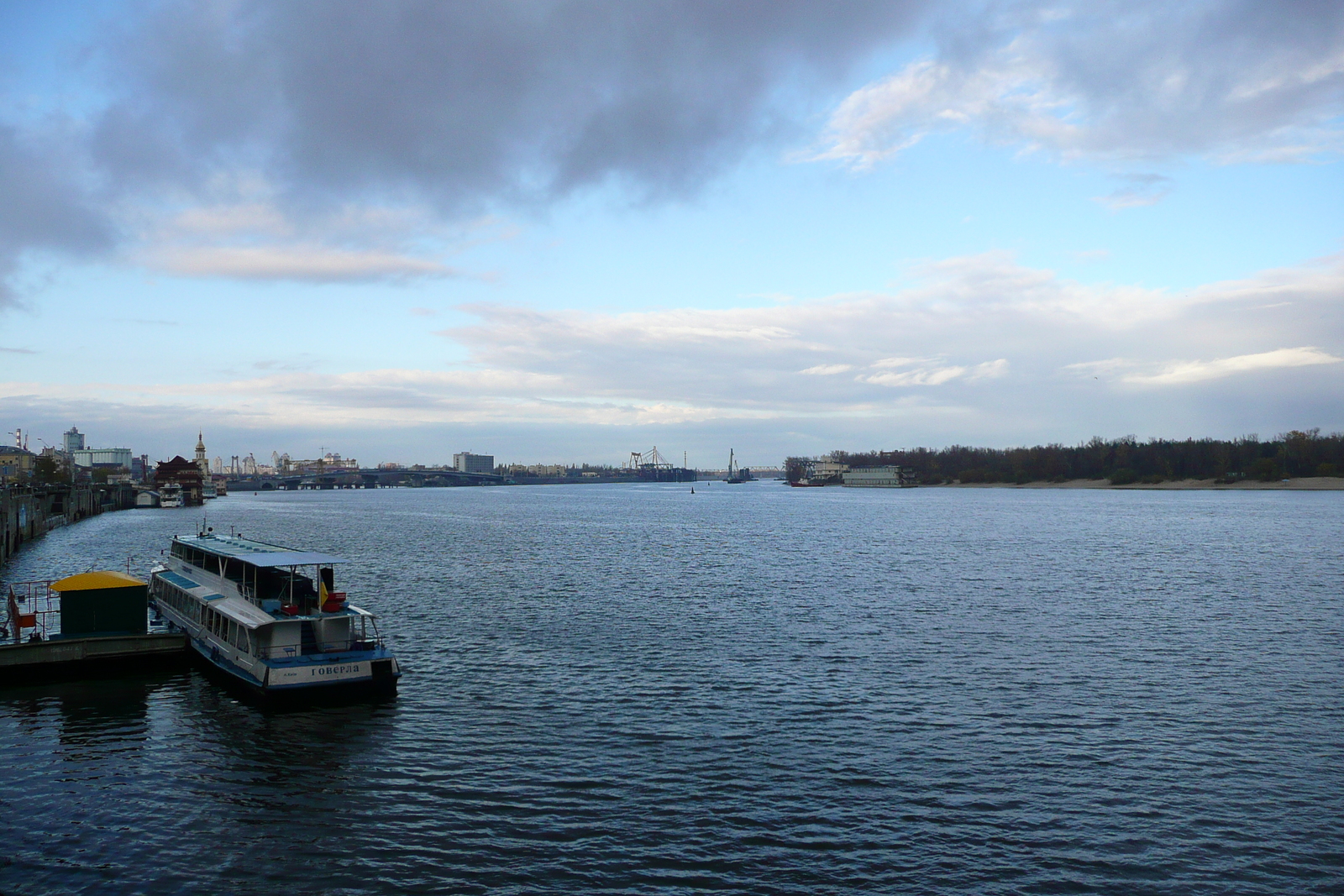 รูปถ่าย ยูเครน(Ukraine) เคียฟ(Kiev) แม่น้ำนีเปอร์(Dnipro river) 2007-11 25