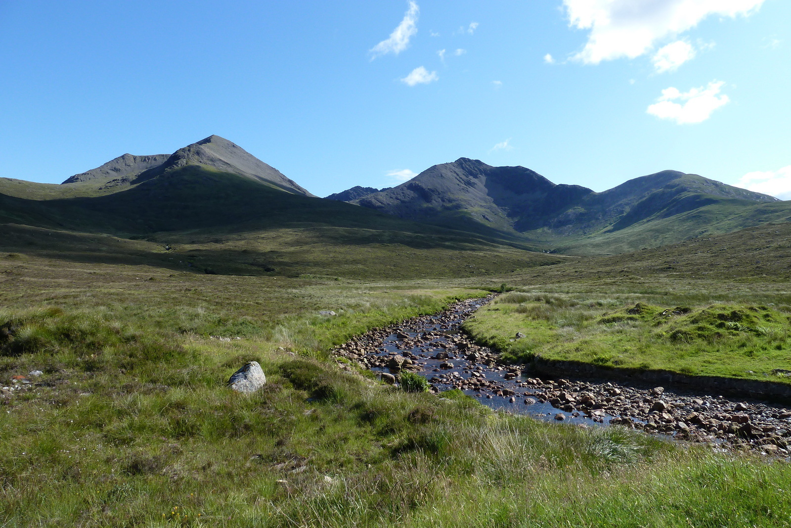 รูปถ่าย อังกฤษ(United Kingdom) เกาะสกาย(Skye) เทือกเขาคูลิน(The Cuillin) 2011-07 125
