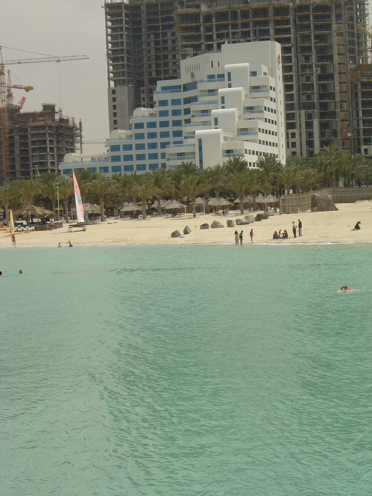 รูปถ่าย สหรัฐอาหรับเอมิเรตส์(United Arab Emirates) ดูไบ(Dubai) โรงแรมเชอราตัน จุมัยเราะห์บีช(Sheraton Jumeirah Beach Hotel) 2005-03 30