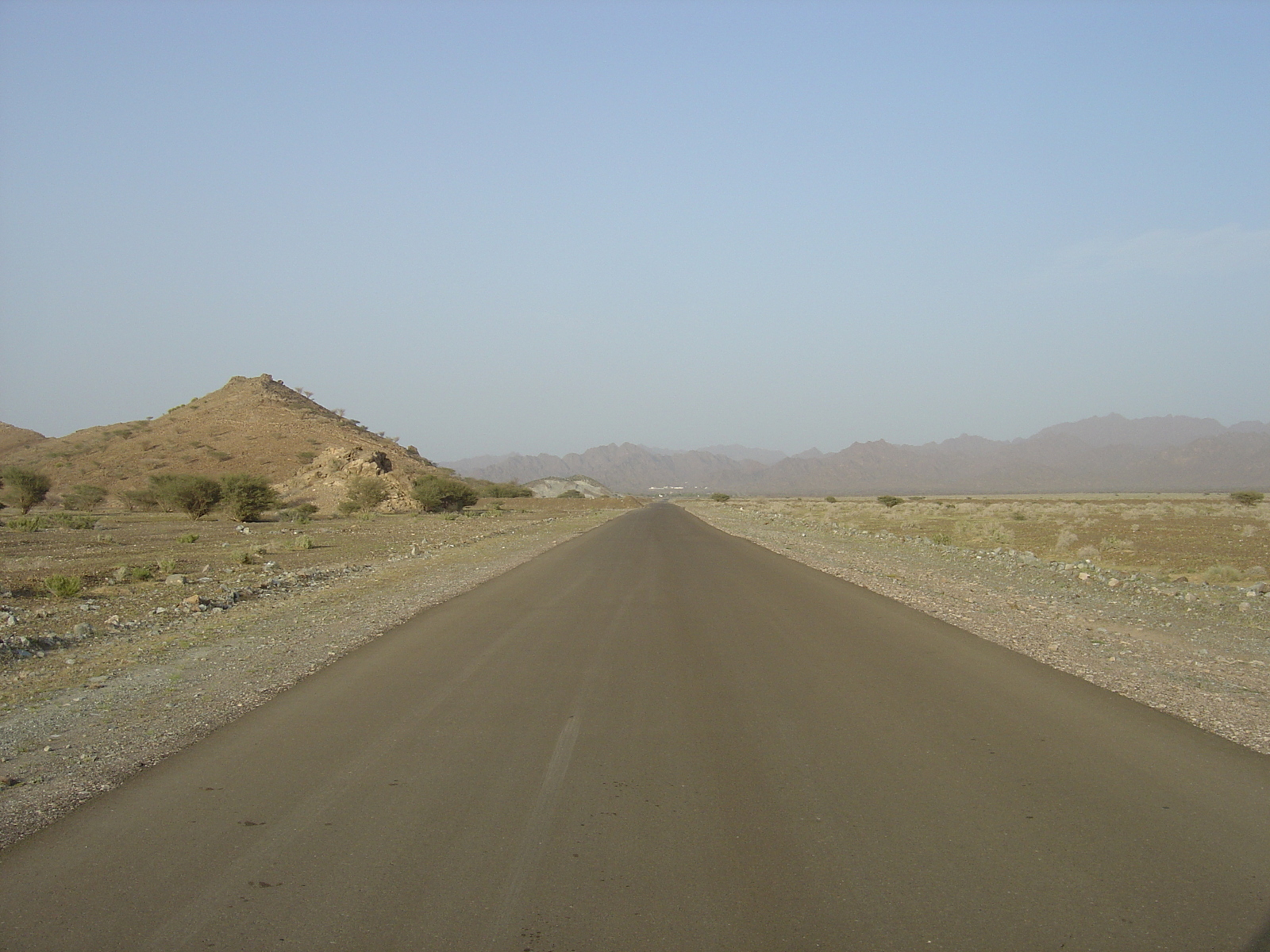 รูปถ่าย โอมาน(Oman) จากบูไมิไปถนนมาฮาดา(Buraimi to Mahada road) 2005-03 23