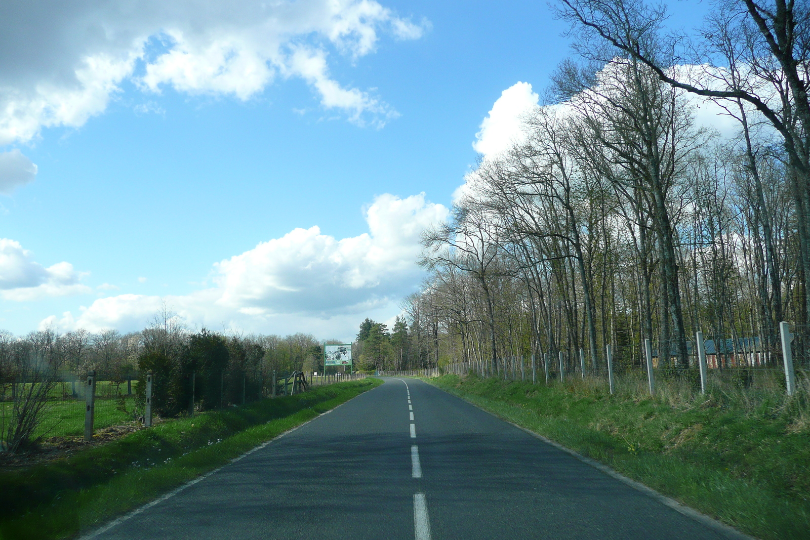 รูปถ่าย ฝรั่งเศส(France) อ็องบวซ(Amboise) ถนนจากเชอนงโซไปอ็องบวซ(Chenonceau to Amboise road) 2008-04 0