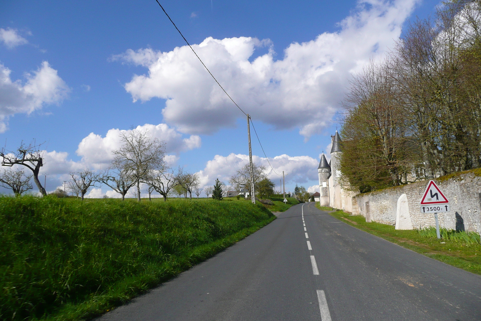 รูปถ่าย ฝรั่งเศส(France) อ็องบวซ(Amboise) ถนนจากเชอนงโซไปอ็องบวซ(Chenonceau to Amboise road) 2008-04 6
