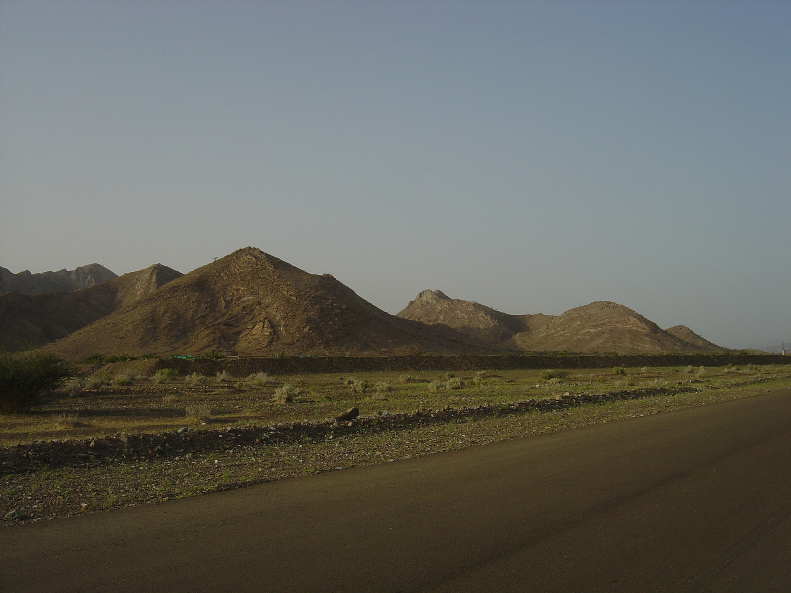 รูปถ่าย โอมาน(Oman) จากบูไมิไปถนนมาฮาดา(Buraimi to Mahada road) 2005-03 29