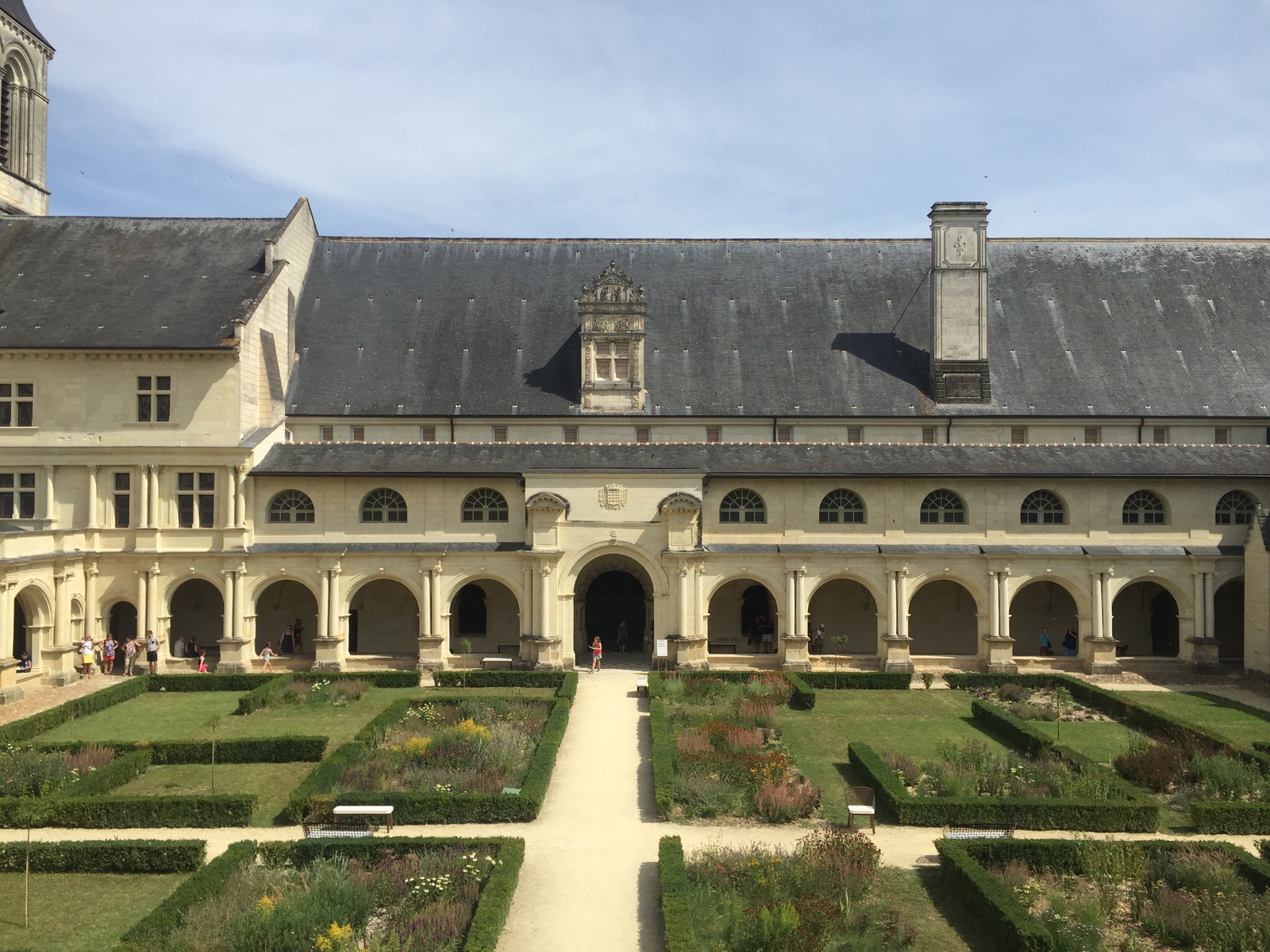 รูปถ่าย ฝรั่งเศส(France) แอบบีหลวงฟงเตอโวร์(Abbaye Royale de Fontevraud) 2017-08 10