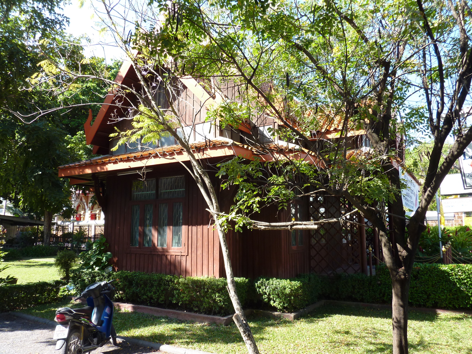 รูปถ่าย ไทย(Thailand) เชียงใหม่(Chiang Mai) ถนนราชดำเนิน(Rachadamnoen road) 2009-12 14