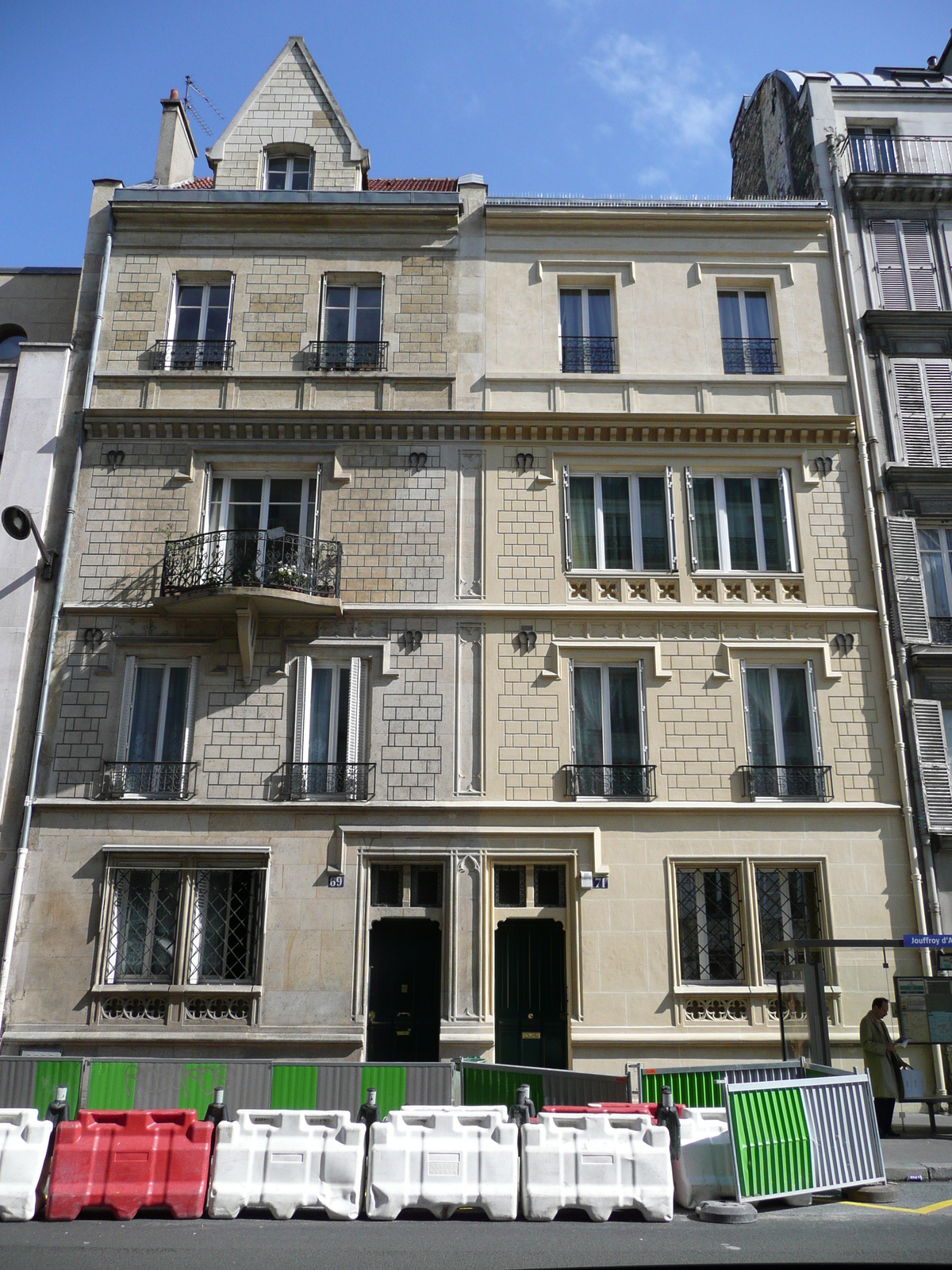 รูปถ่าย ฝรั่งเศส(France) ปารีส(Paris) คุ้มที่ 17 (17th Arrondissement) ถนนฌูฟรัว-ดาบ็อง(Rue Jouffroy d'Abbans) 2007-05 48