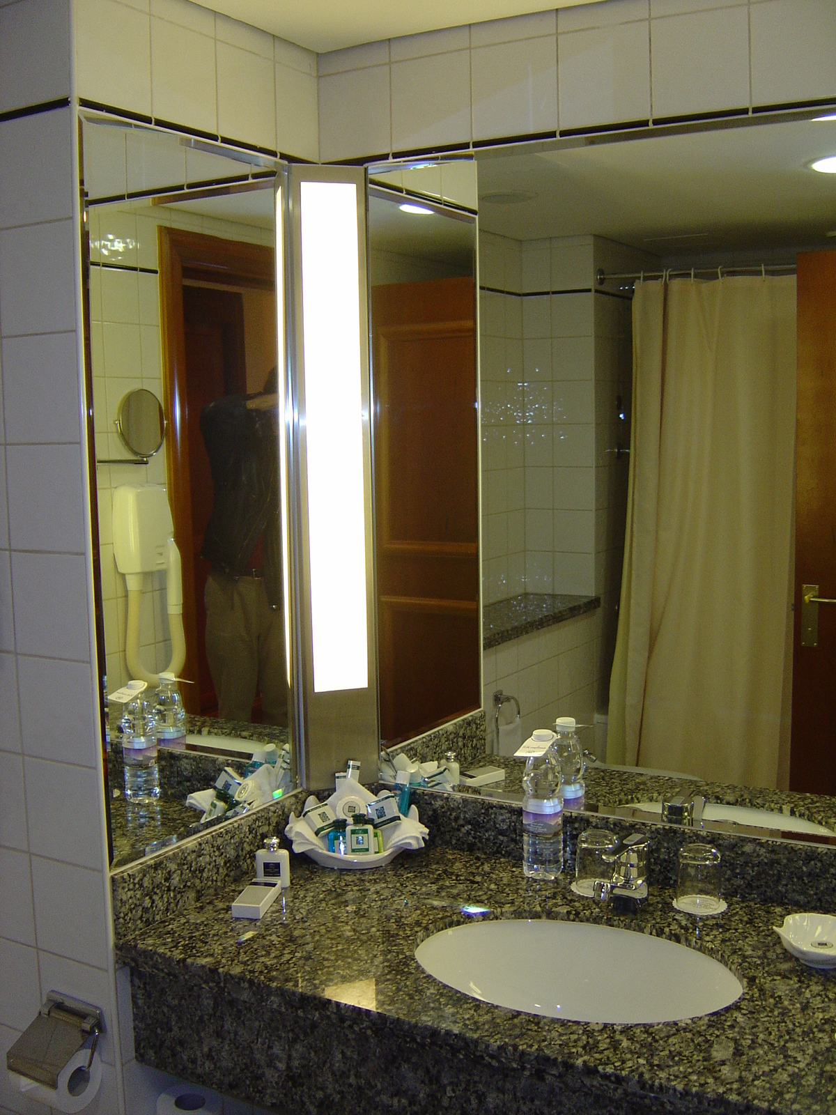 รูปถ่าย สหรัฐอาหรับเอมิเรตส์(United Arab Emirates) ดูไบ(Dubai) โรงแรมเชอราตัน จุมัยเราะห์บีช(Sheraton Jumeirah Beach Hotel) 2005-03 4