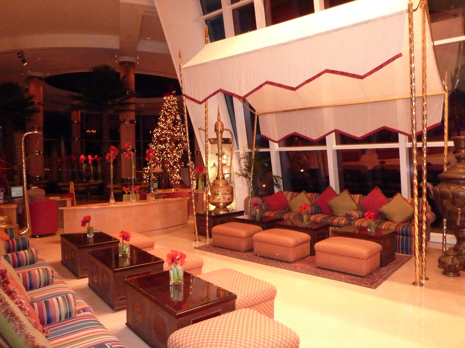 รูปถ่าย สหรัฐอาหรับเอมิเรตส์(United Arab Emirates) ดูไบ(Dubai) โรงแรมจูไมราห์บีช(Jumeirah Beach Hotel) 2009-12 47