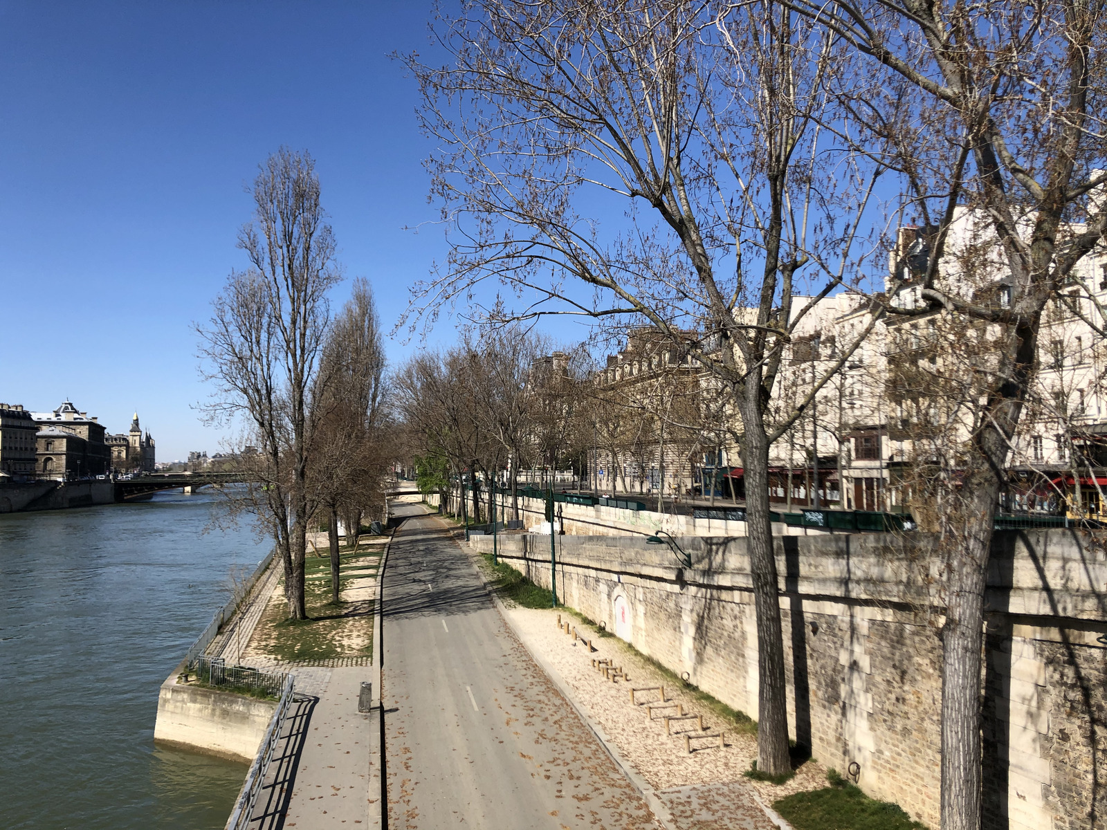 รูปถ่าย ฝรั่งเศส(France) ปารีสช่วงล็อกดาวน์(Paris lockdown) 2020-03 27