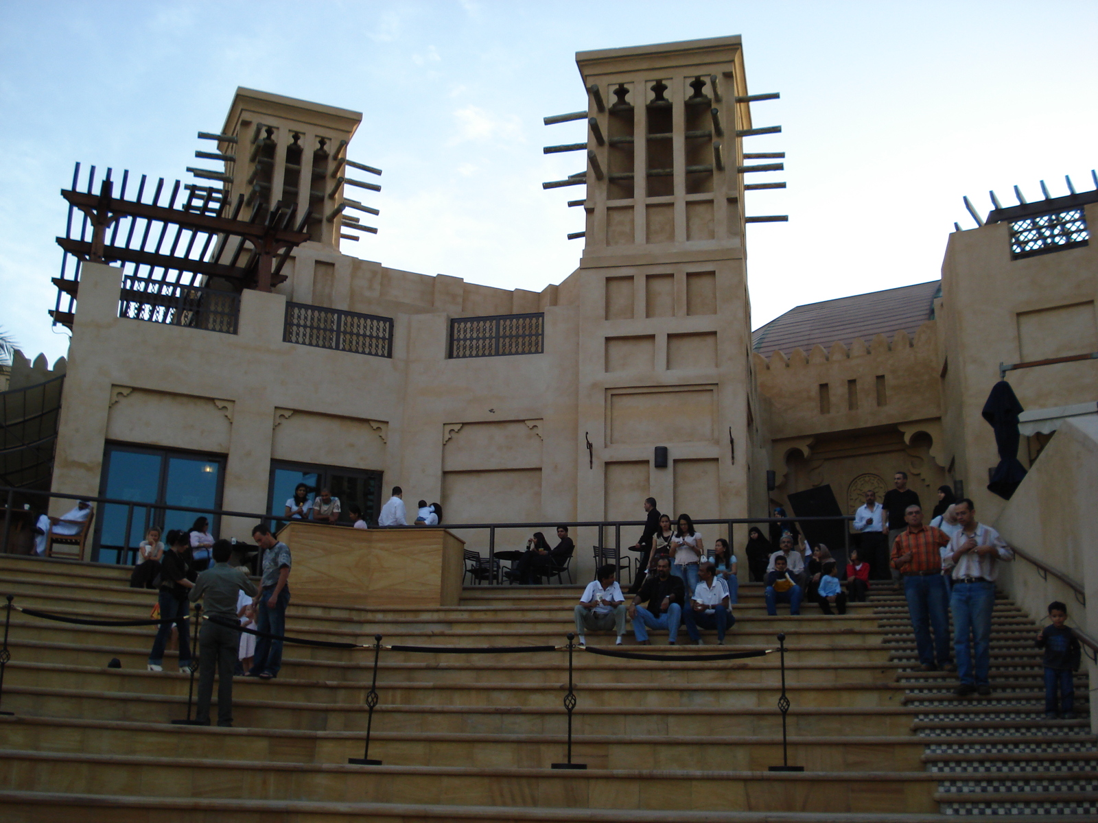 รูปถ่าย สหรัฐอาหรับเอมิเรตส์(United Arab Emirates) ดูไบ(Dubai) มะดีนัตจุมัยเราะห์(Medina Jumeirah) 2007-03 23