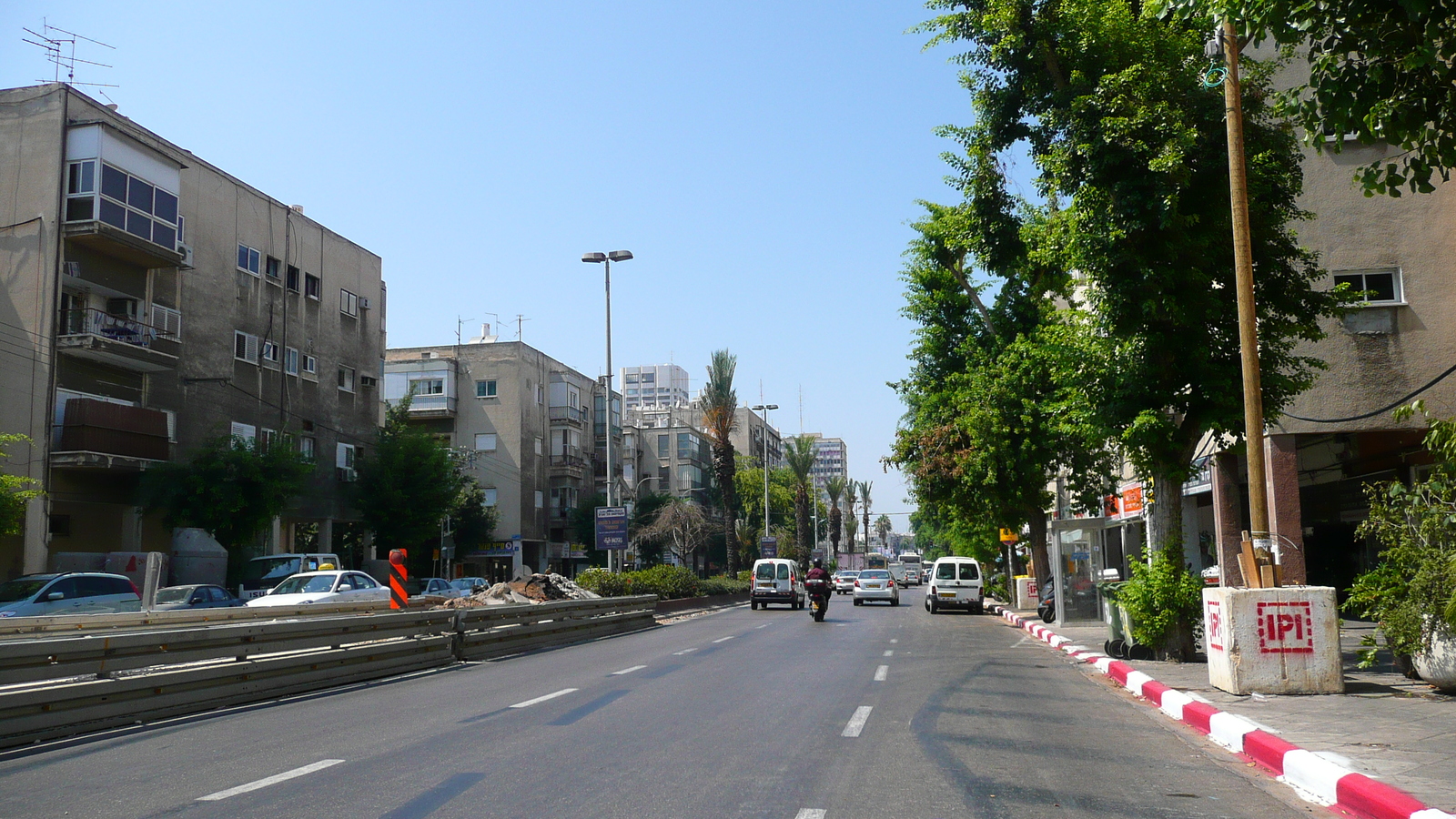 รูปถ่าย อิสราเอล(Israel) เทลอาวีฟ(Tel Aviv) ถนนอิบน์กบีรอล(Ibn Gvirol Street) 2007-06 51