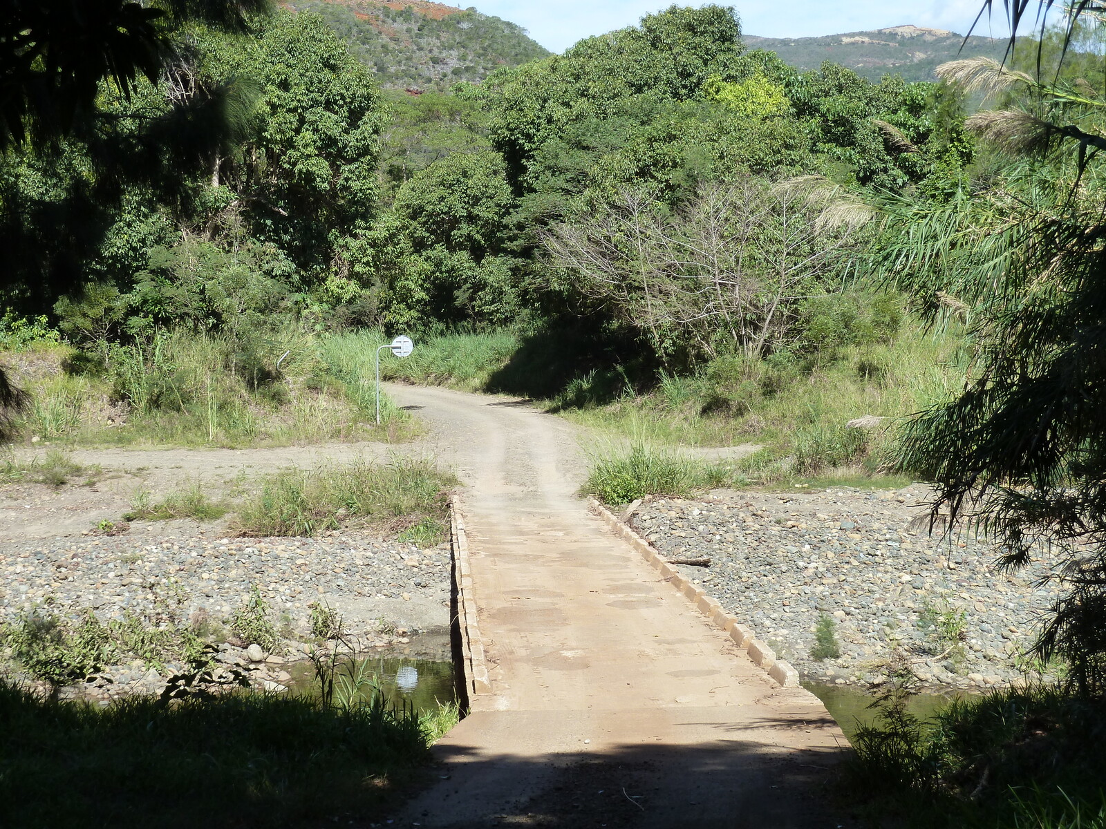 รูปถ่าย นิวแคลิโดเนีย(New Caledonia) ถนนจากทีโอไปกานาลา(Thio to Canala road) 2010-05 56