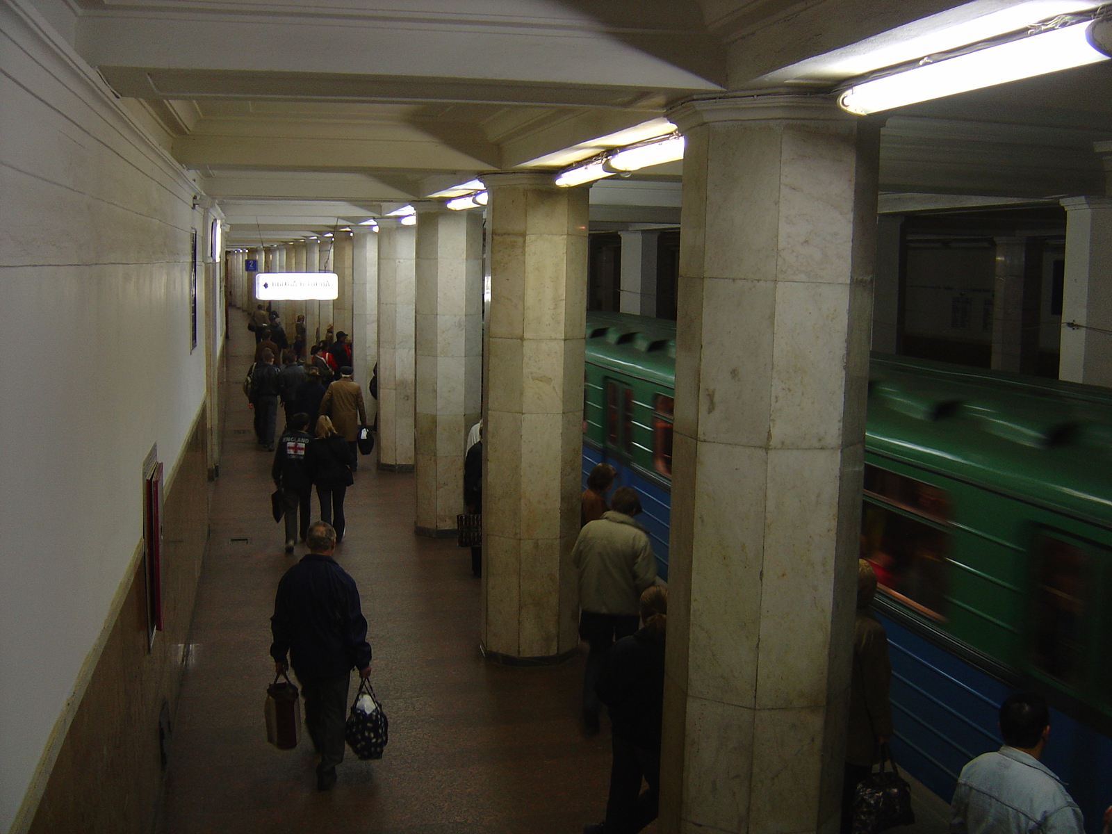 รูปถ่าย รัสเซีย(Russia) มอสโก(Moscow) รถไฟใต้ดิน(Subway) 2005-04 0
