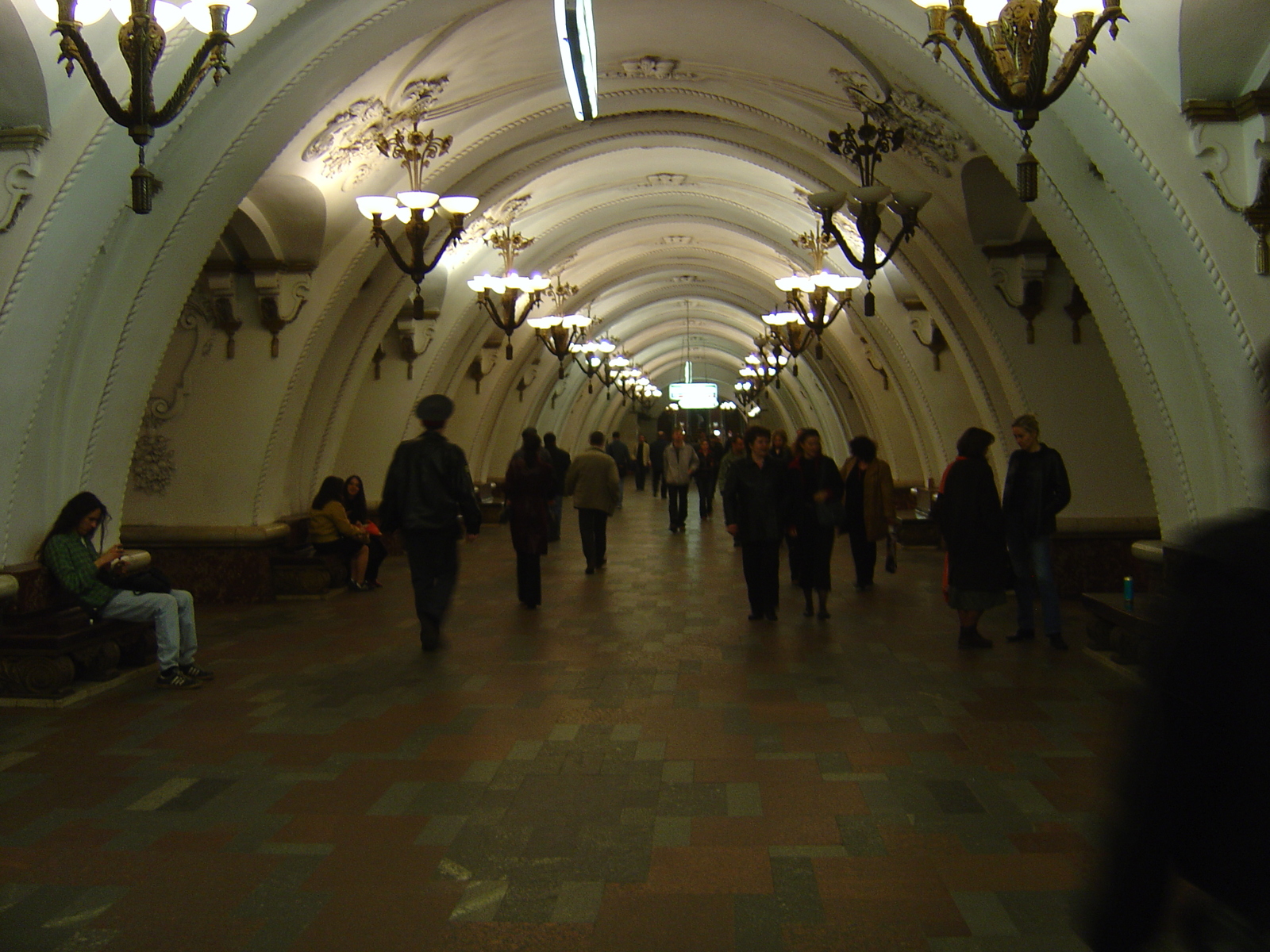 รูปถ่าย รัสเซีย(Russia) มอสโก(Moscow) รถไฟใต้ดิน(Subway) 2005-04 10