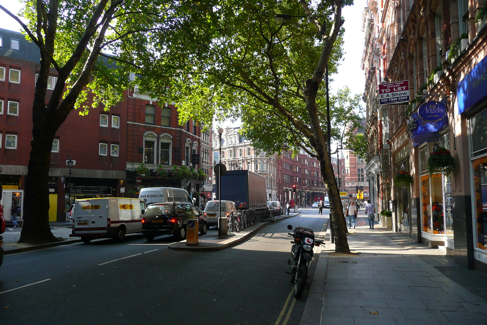 รูปถ่าย อังกฤษ(United Kingdom) ลอนดอน(London) ถนนแชฟตส์เบอรี(Shaftesbury Avenue) 2007-09 44