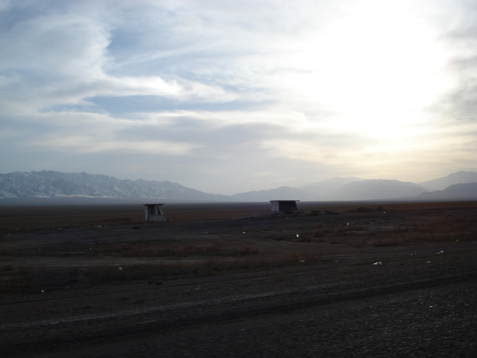 รูปถ่าย คาซัคสถาน(Kazakhstan) ถนนจากอัลมาตีไปหุบผาชารึน(Almaty to Charyn Canyon road) 2007-03 103