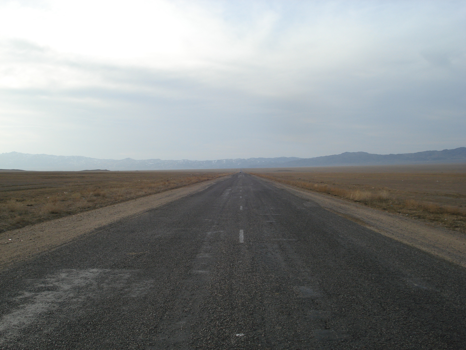 รูปถ่าย คาซัคสถาน(Kazakhstan) ถนนจากอัลมาตีไปหุบผาชารึน(Almaty to Charyn Canyon road) 2007-03 122