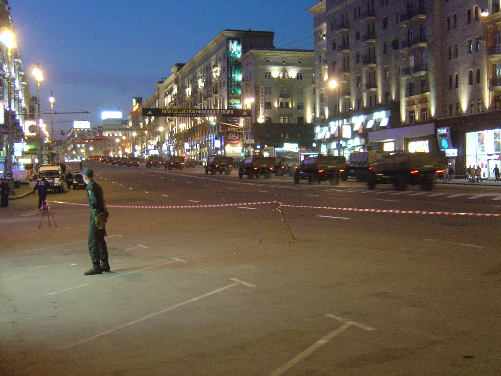 รูปถ่าย รัสเซีย(Russia) มอสโก(Moscow) ถนนตแวร์สกายา(Tverskaya Street) 2005-04 129