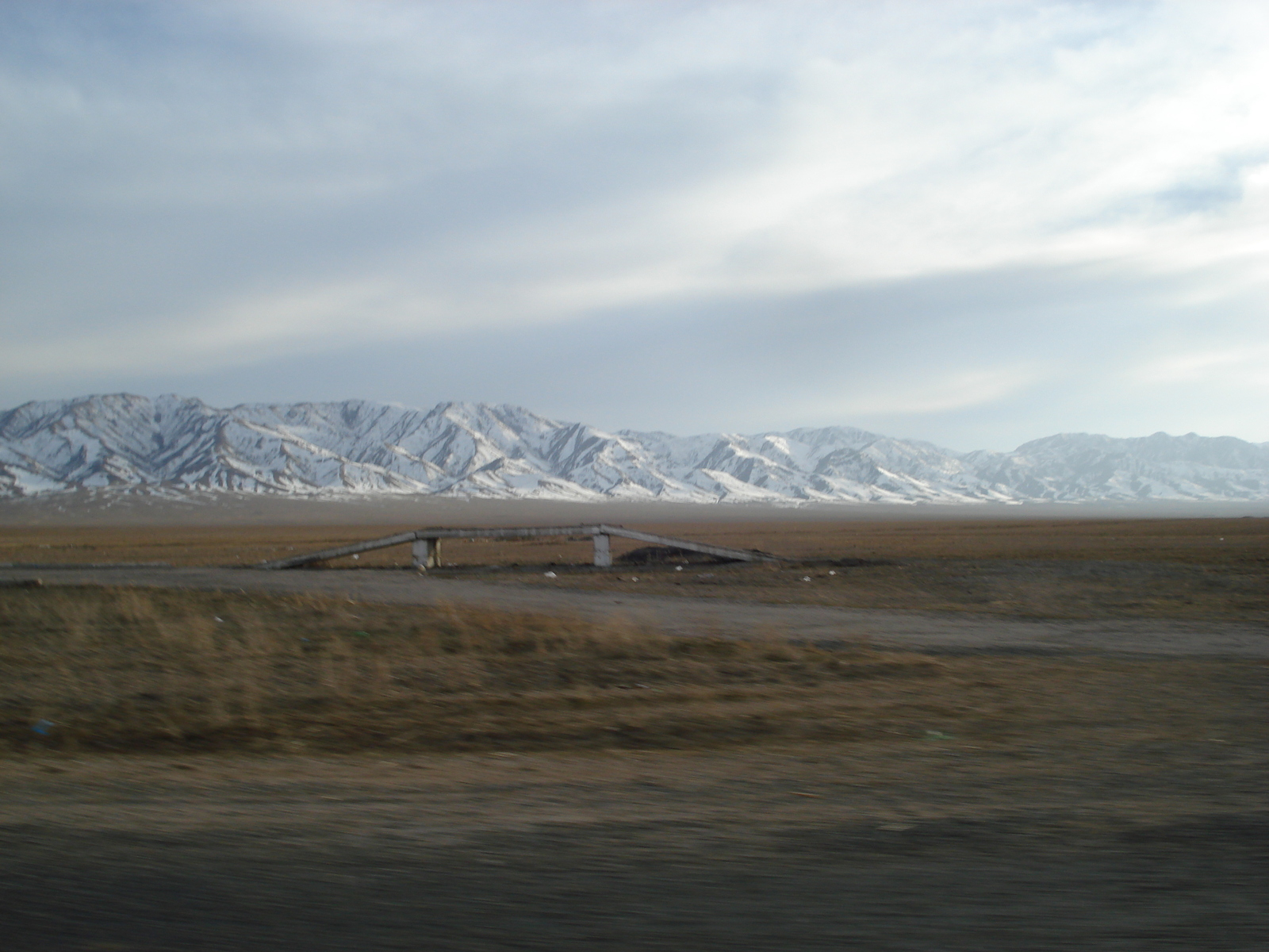 รูปถ่าย คาซัคสถาน(Kazakhstan) ถนนจากอัลมาตีไปหุบผาชารึน(Almaty to Charyn Canyon road) 2007-03 77