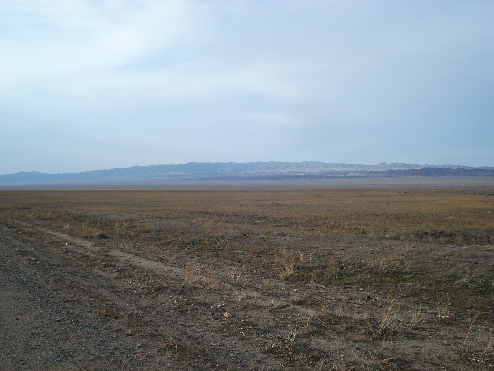 รูปถ่าย คาซัคสถาน(Kazakhstan) ถนนจากอัลมาตีไปหุบผาชารึน(Almaty to Charyn Canyon road) 2007-03 152