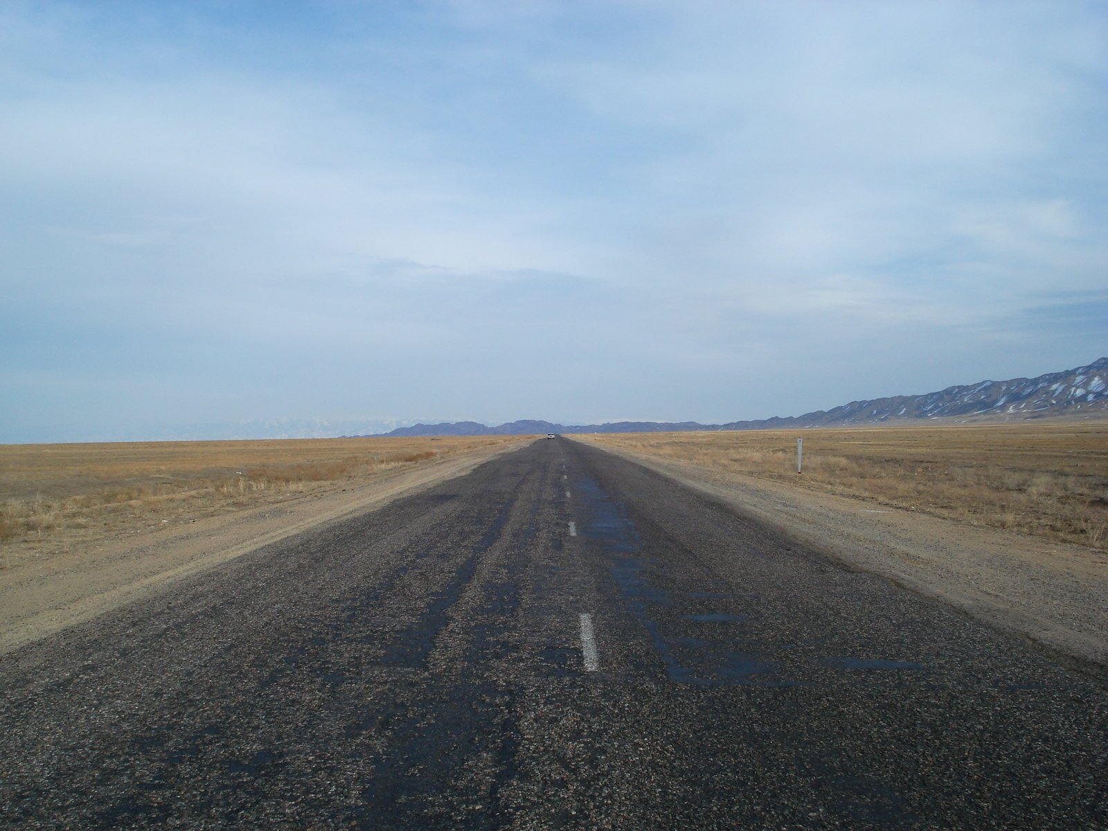 รูปถ่าย คาซัคสถาน(Kazakhstan) ถนนจากอัลมาตีไปหุบผาชารึน(Almaty to Charyn Canyon road) 2007-03 125