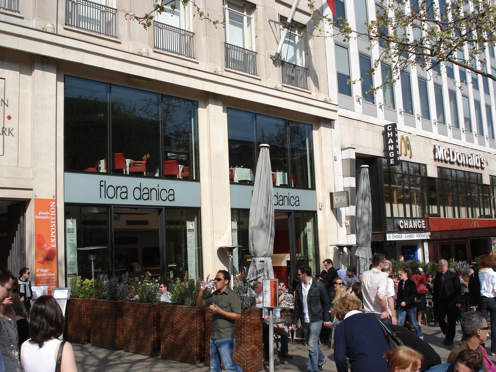 รูปถ่าย ฝรั่งเศส(France) ปารีส(Paris) ช็องเซลีเซ(Champs Elysees) 2006-04 21