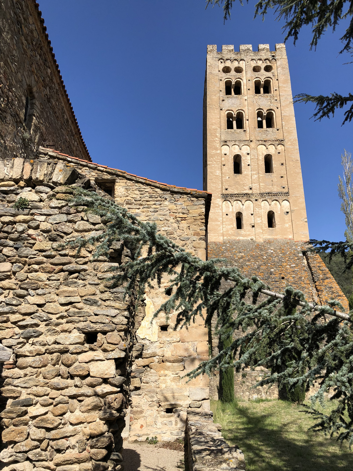 รูปถ่าย ฝรั่งเศส(France) แอบบีแซ็งมีแชลเดอกุกซา(Abbaye Saint-Michel de Cuxa) 2018-04 29