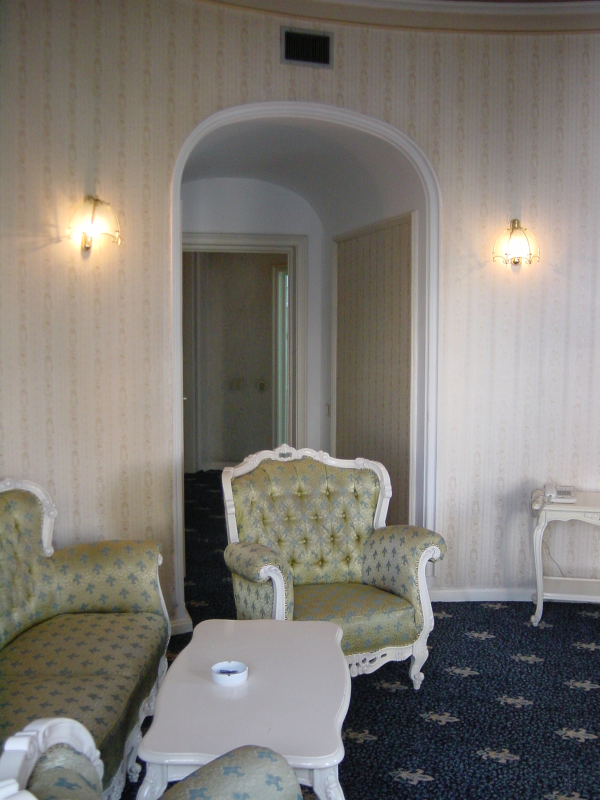รูปถ่าย โรมาเนีย(Romania) บูคาเรสต์(Bucharest) โรงแรมคอนติเนนตัล(Continental Hotel) 2003-10 17