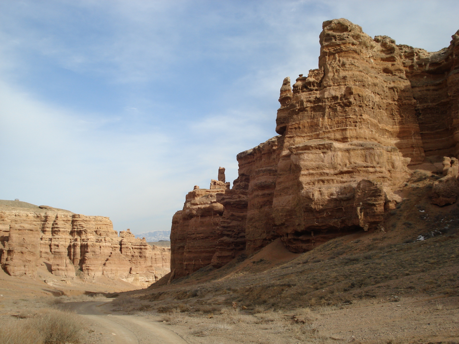 รูปถ่าย คาซัคสถาน(Kazakhstan) หุบผาชารึน(Charyn Canyon) 2007-03 0