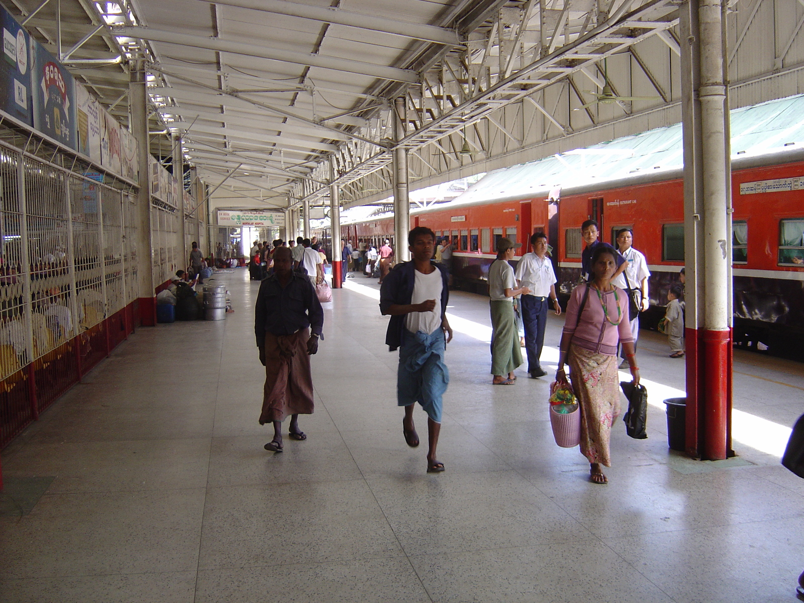 รูปถ่าย พม่า(Myanmar) ย่างกุ้ง(Yangon) 2005-01 228