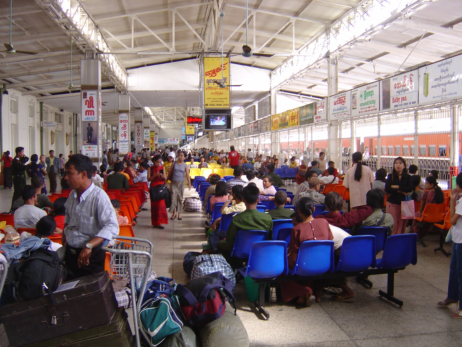 รูปถ่าย พม่า(Myanmar) ย่างกุ้ง(Yangon) 2005-01 214