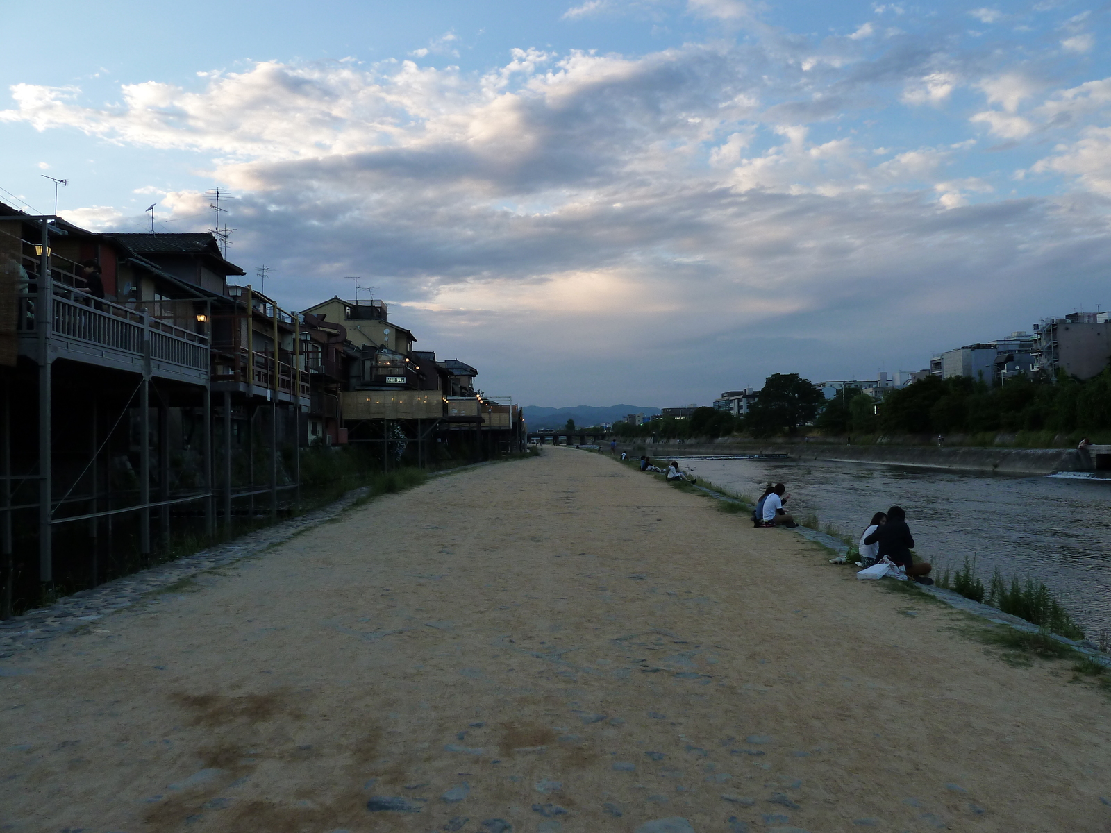 รูปถ่าย ญี่ปุ่น(Japan) เกียวโต(Kyoto) แม่น้ำคาโมะ(Kamo River) 2010-06 12