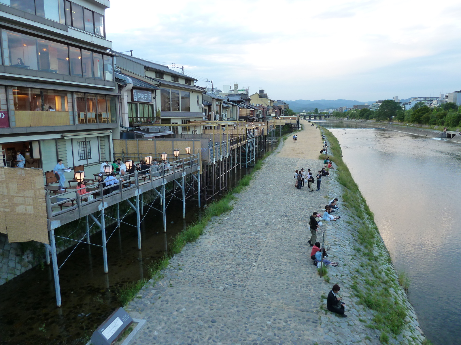 รูปถ่าย ญี่ปุ่น(Japan) เกียวโต(Kyoto) แม่น้ำคาโมะ(Kamo River) 2010-06 16
