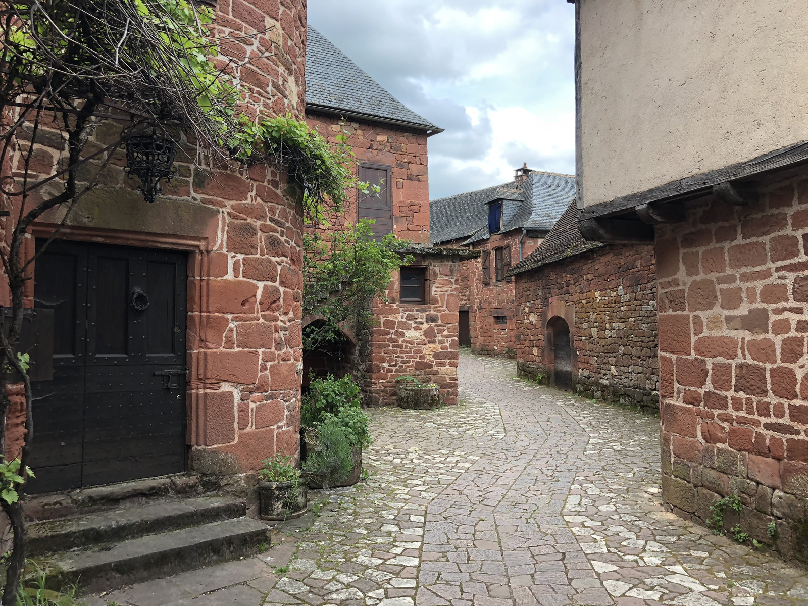 รูปถ่าย ฝรั่งเศส(France) กอลงฌ์-ลา-รูฌ(Collonges la Rouge) 2018-04 100