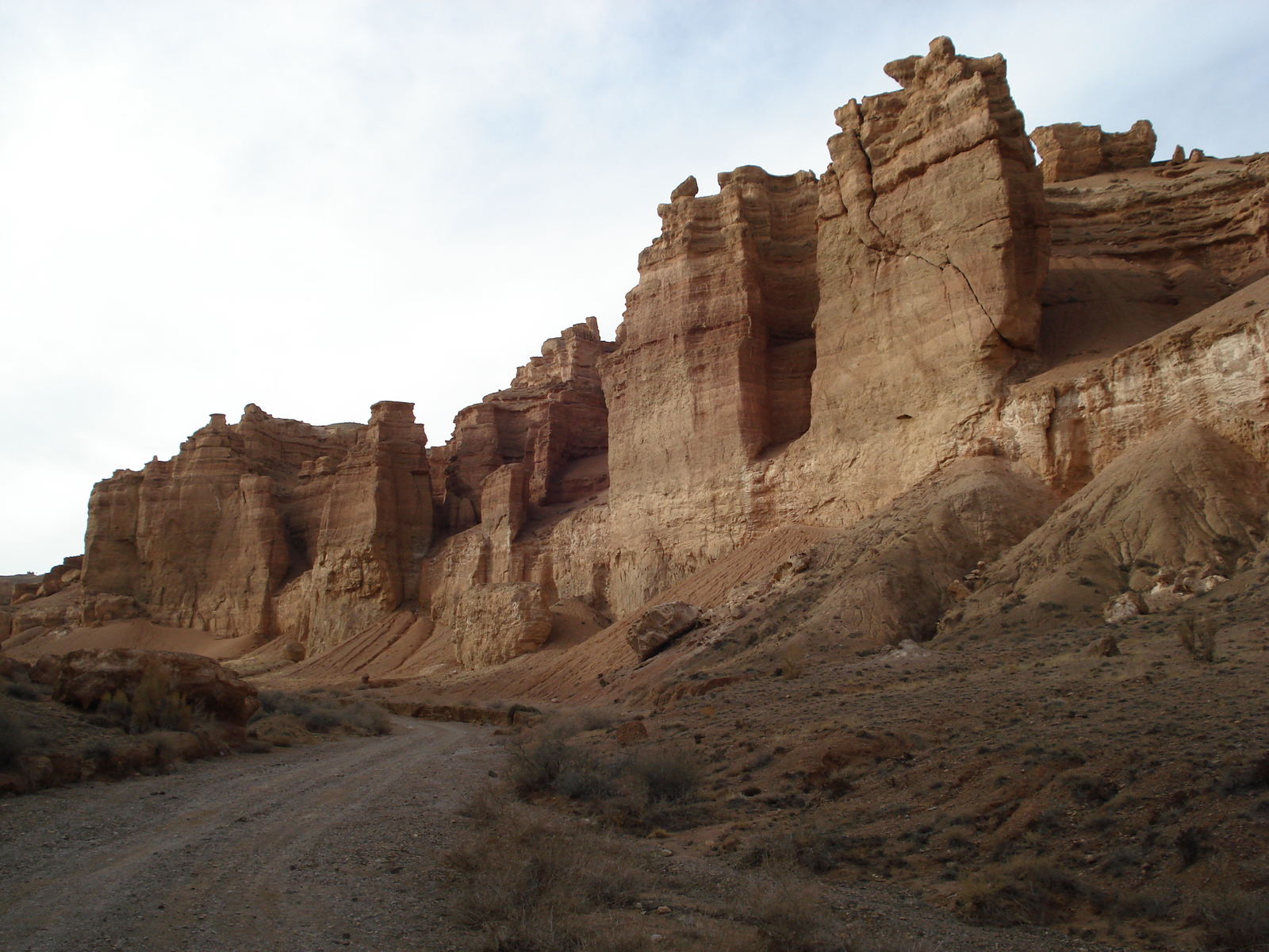 รูปถ่าย คาซัคสถาน(Kazakhstan) หุบผาชารึน(Charyn Canyon) 2007-03 18
