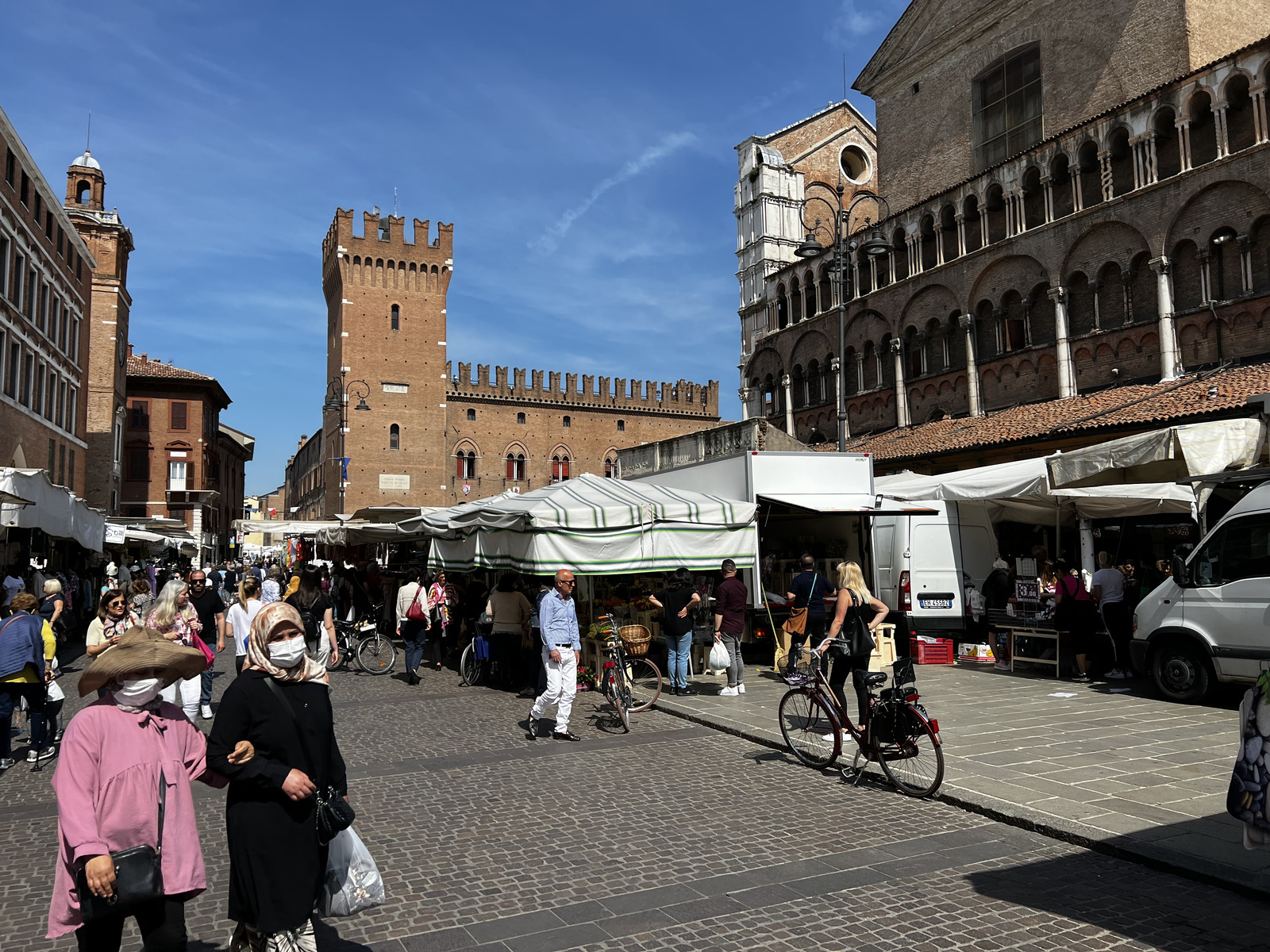 รูปถ่าย อิตาลี(Italy) แฟร์รารา(Ferrara) 2022-05 21