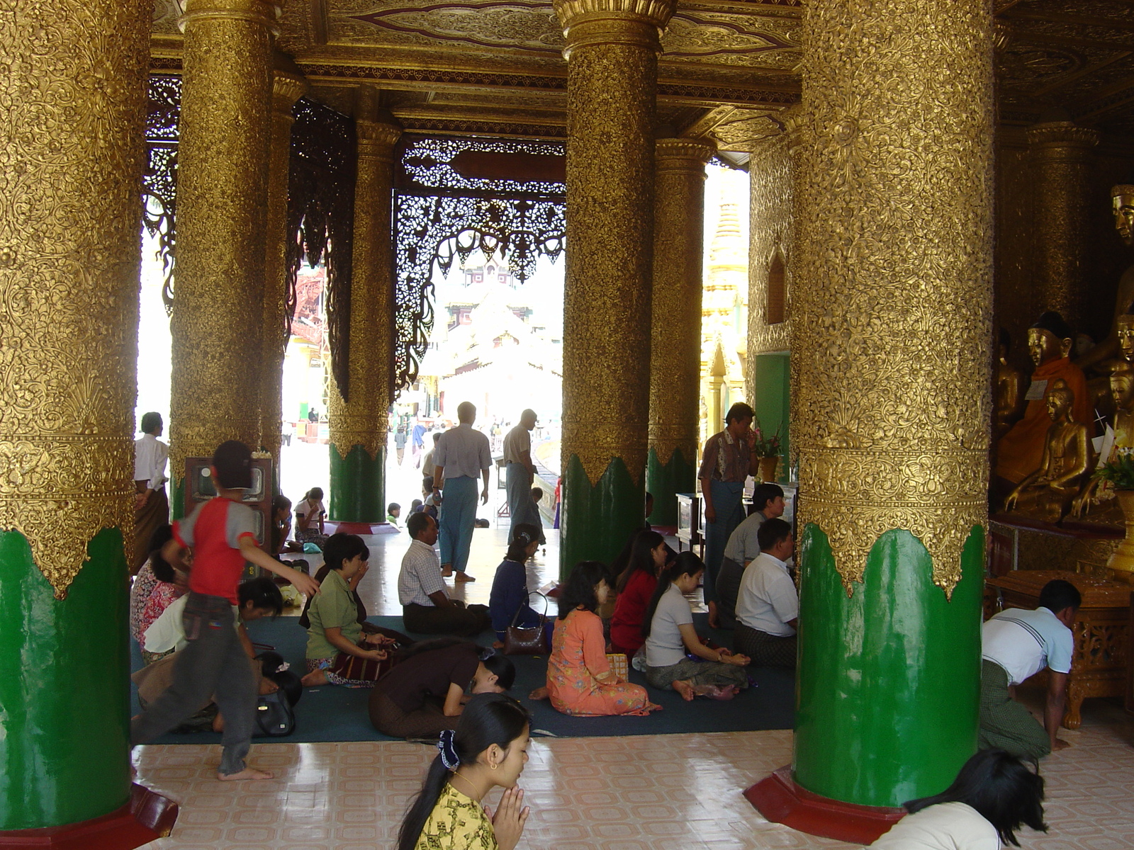รูปถ่าย พม่า(Myanmar) ย่างกุ้ง(Yangon) พระมหาเจดีย์ชเวกากอง(Shwedagon Pagoda) 2005-01 28