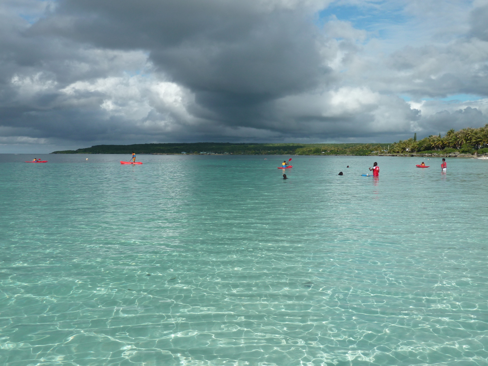 รูปถ่าย นิวแคลิโดเนีย(New Caledonia) เกาะลีฟู(Lifou) อ่าวชาโตบรีย็อง(Chateaubriand Bay) 2010-05 11