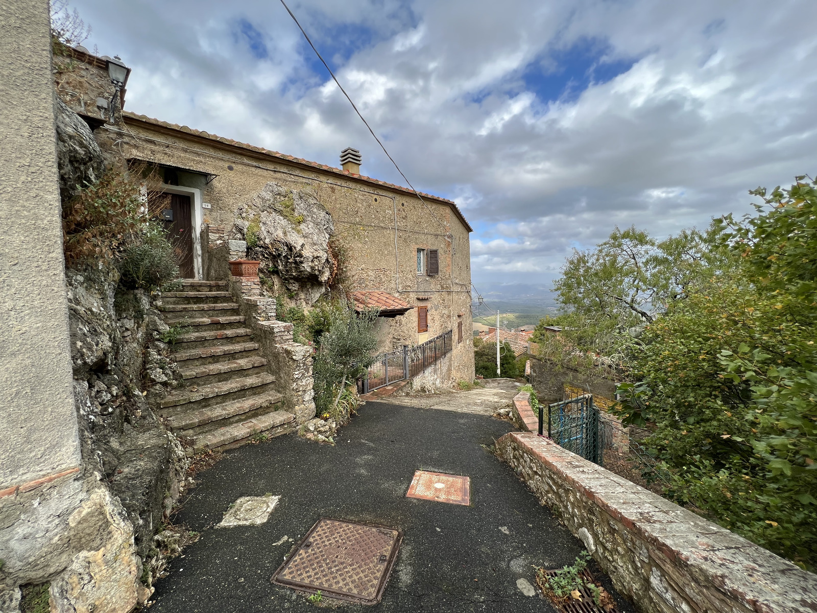 รูปถ่าย อิตาลี(Italy) ลาซัสซา(La Sassa) 2021-09 28