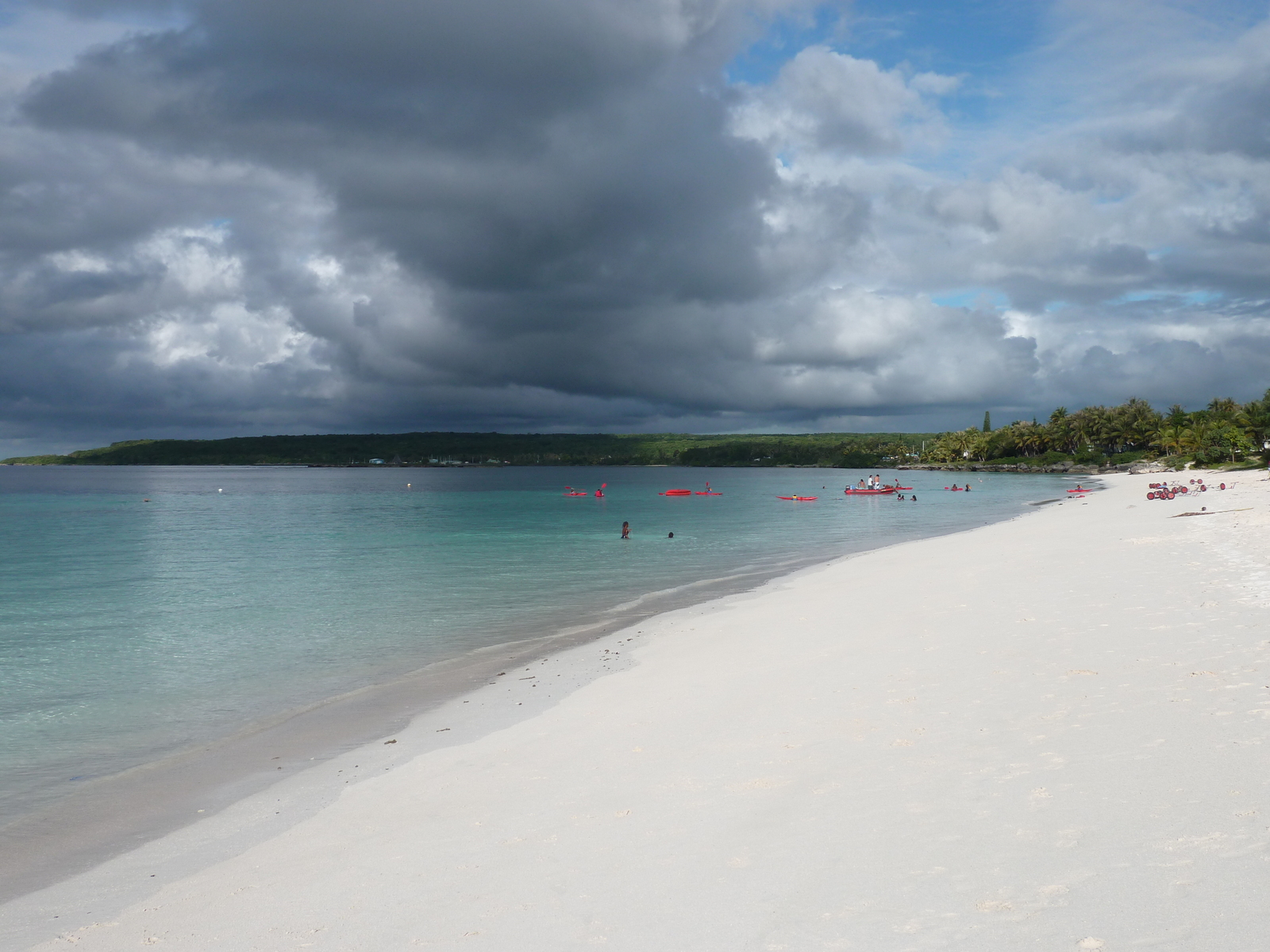 รูปถ่าย นิวแคลิโดเนีย(New Caledonia) เกาะลีฟู(Lifou) อ่าวชาโตบรีย็อง(Chateaubriand Bay) 2010-05 96