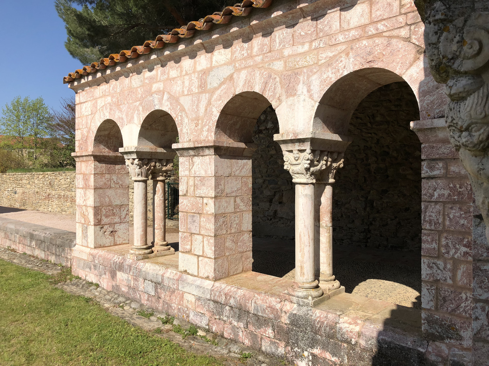 รูปถ่าย ฝรั่งเศส(France) แอบบีแซ็งมีแชลเดอกุกซา(Abbaye Saint-Michel de Cuxa) 2018-04 4