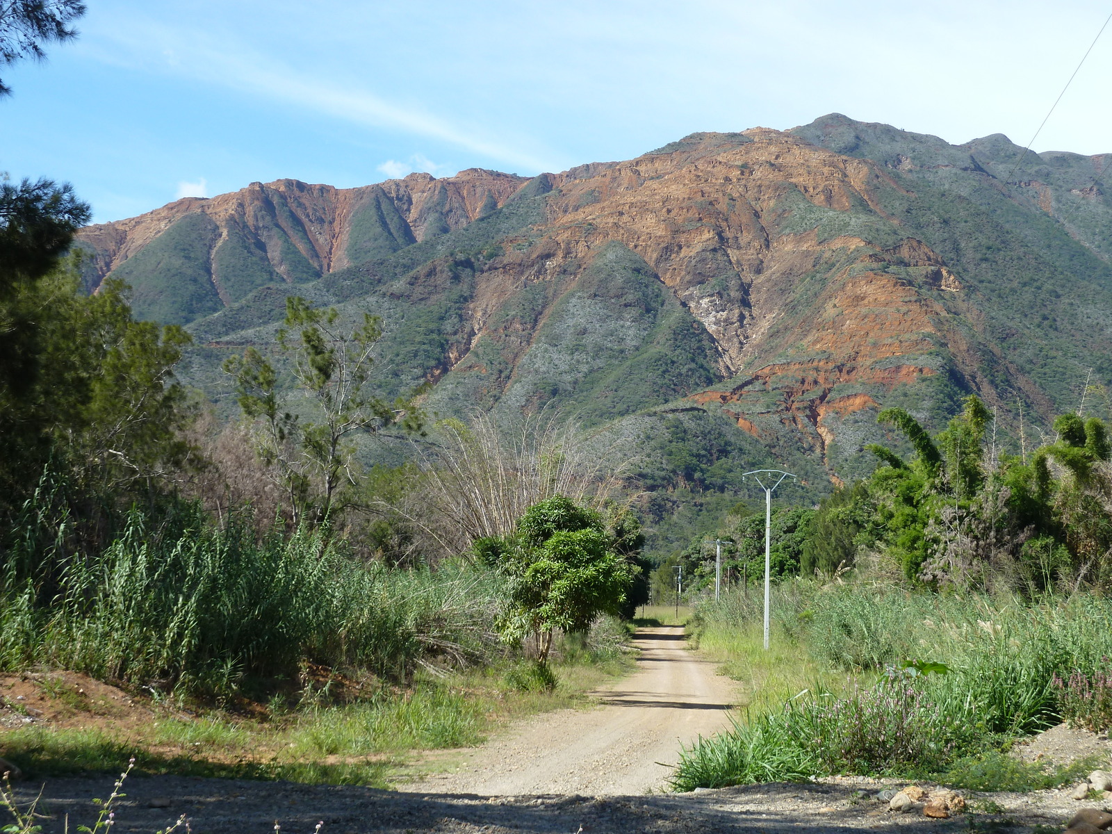รูปถ่าย นิวแคลิโดเนีย(New Caledonia) ถนนจากตงตูตาไปทีโอ(Tontouta to Thio road) 2010-05 29