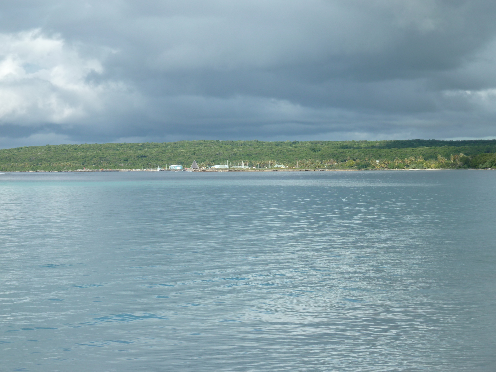 รูปถ่าย นิวแคลิโดเนีย(New Caledonia) เกาะลีฟู(Lifou) อ่าวชาโตบรีย็อง(Chateaubriand Bay) 2010-05 51