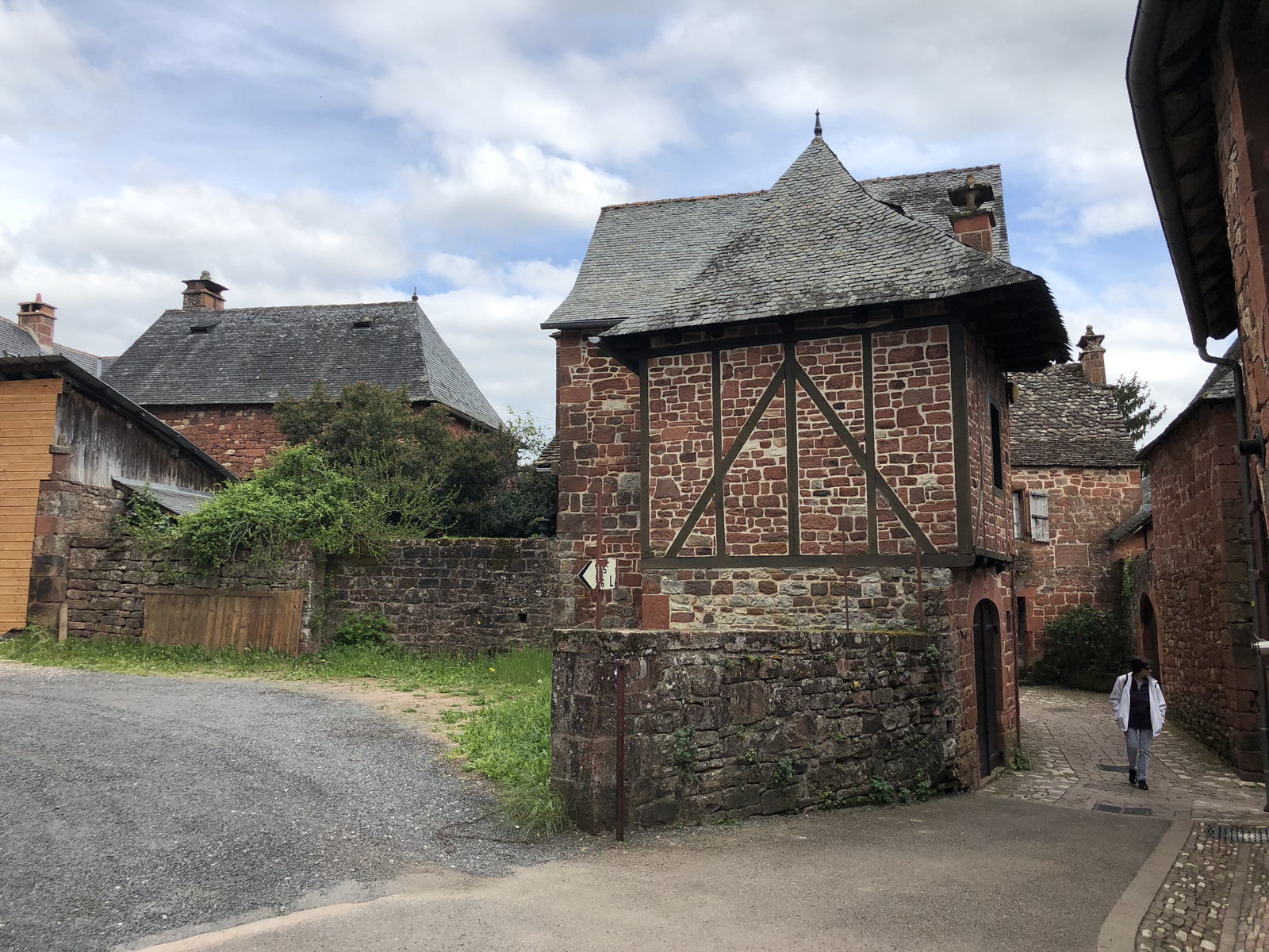 รูปถ่าย ฝรั่งเศส(France) กอลงฌ์-ลา-รูฌ(Collonges la Rouge) 2018-04 38